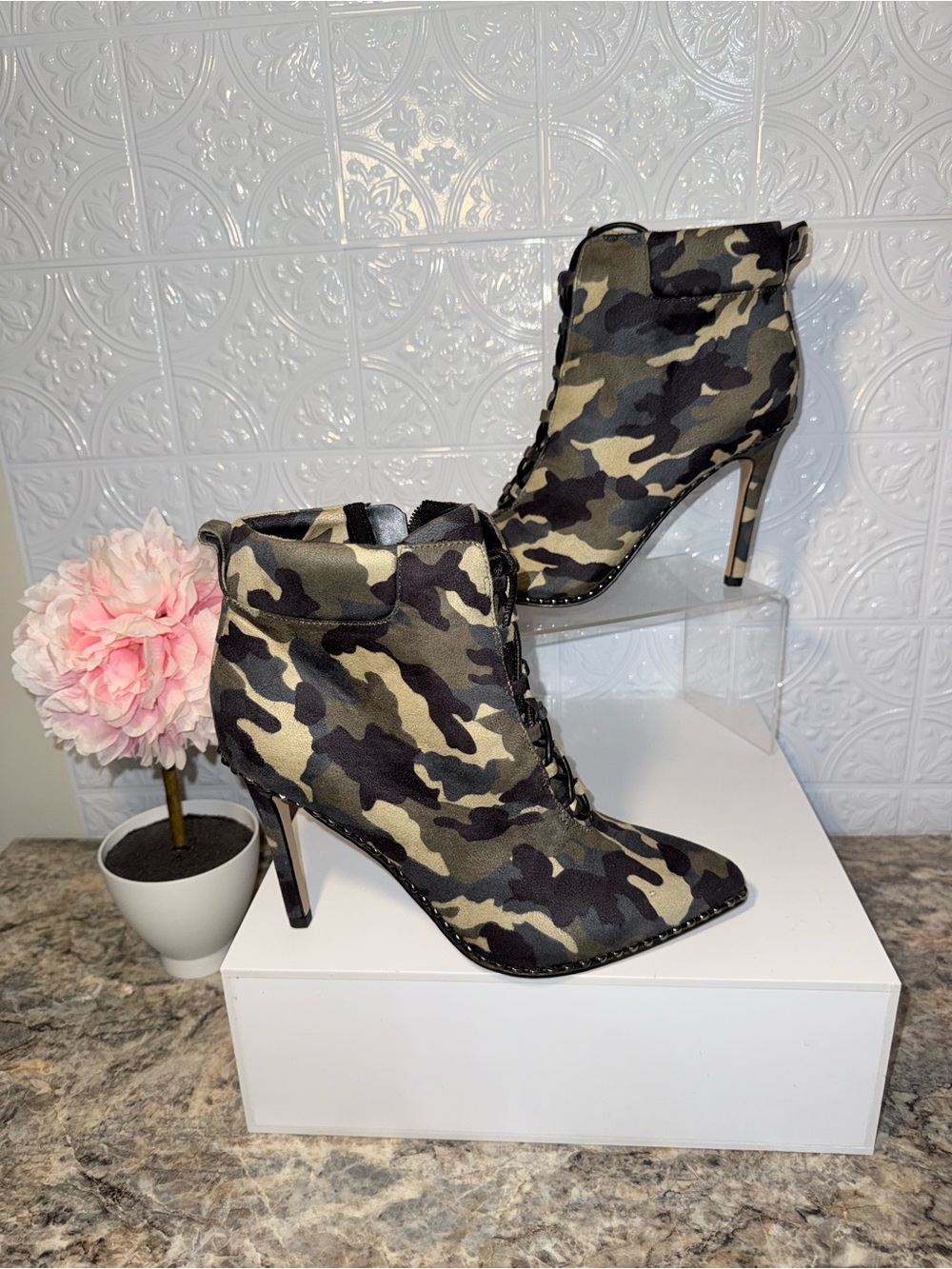 BRAND NEW BCBGeneration Hinna Boots in camouflage - Picture 4 of 7
